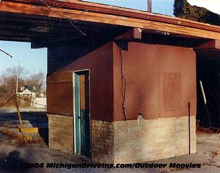 Starlite Drive-In Theatre - Starlite Ticket Booth 1987 Courtesy Outdoor Moovies